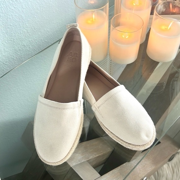 ABEO Blake Canvas Slip-On,A Summer Must,Out-Of-Stock On-Line!,Exce.COND. Size 7, - Picture 1 of 11